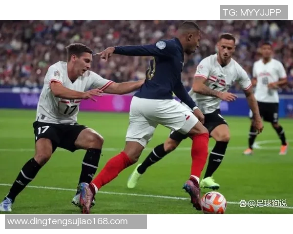 姆巴佩足球赛场激情瞬间高清图展现绝佳技术与风采