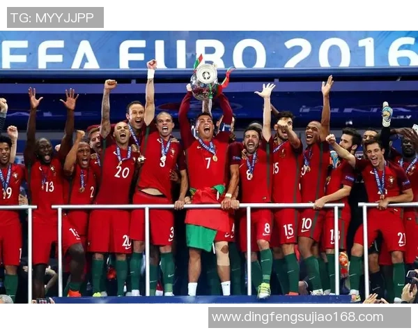 致敬足球传奇球星：回顾伟大瞬间与永恒经典的拼搏精神