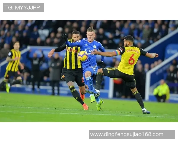 哪个足球巨星在比赛中一脚踢爆足球引发全场轰动揭秘